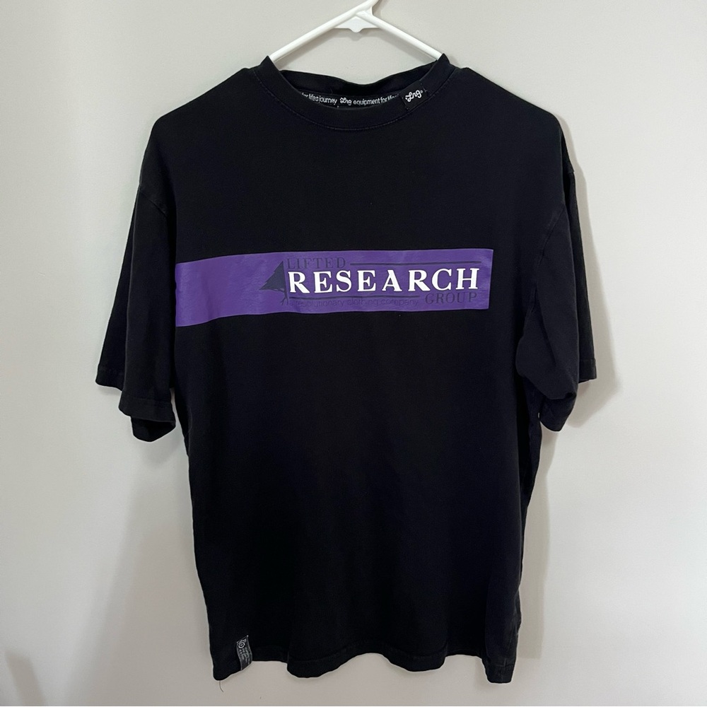 LRG Black and Purple Men's T-Shirt in Size Medium